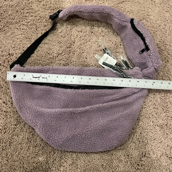 NWT new FREE PEOPLE overachiever Sherpa sling bag lavender purple fuzzy teddy - Picture 16 of 17
